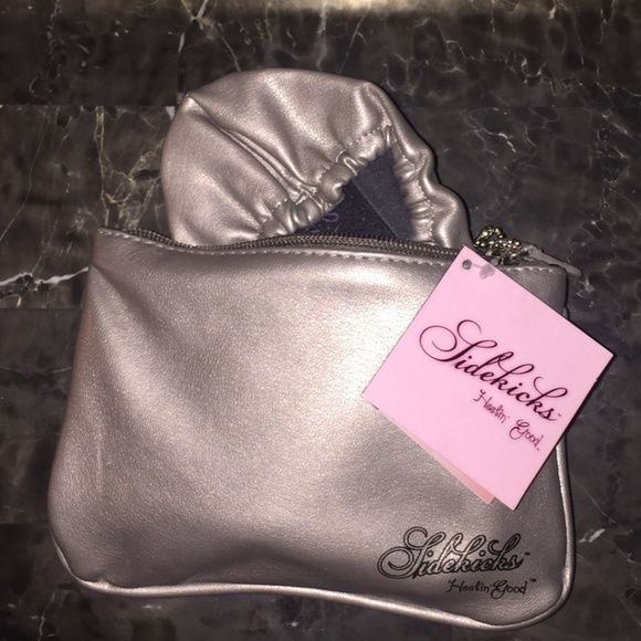 Sidekick Slippers with a Wristlet - NWT - Picture 4 of 7